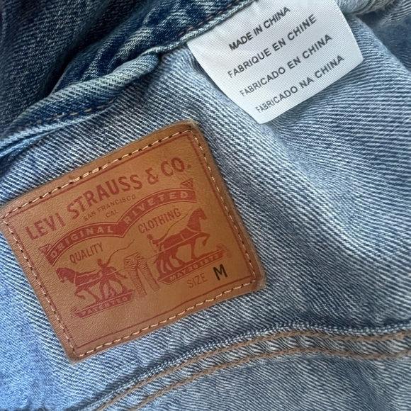 Vintage denim jacket w/ “OBEY” embroidery. Size Medium, fits like a SMALL - Picture 7 of 7